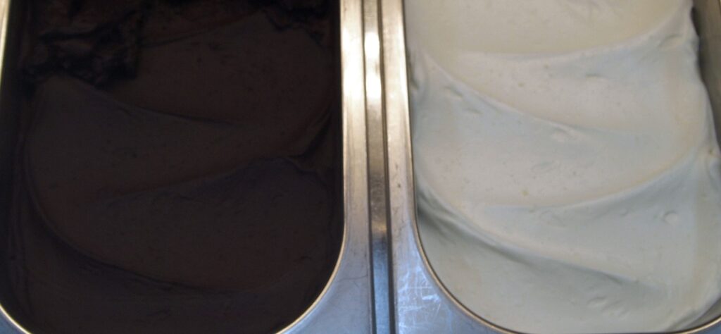 チョコソルベとホワイトチョコレートのジェラート　アイス